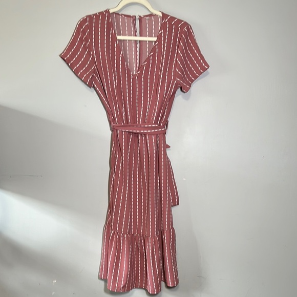 Amazon Elegant Striped Pinkish/Red Dress with Tie Waist Vneck Size Medium - Picture 3 of 10